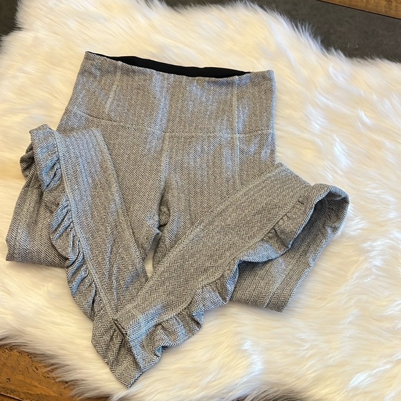 Lululemon Ghost Herringbone Leggings! size 2 - Picture 1 of 6